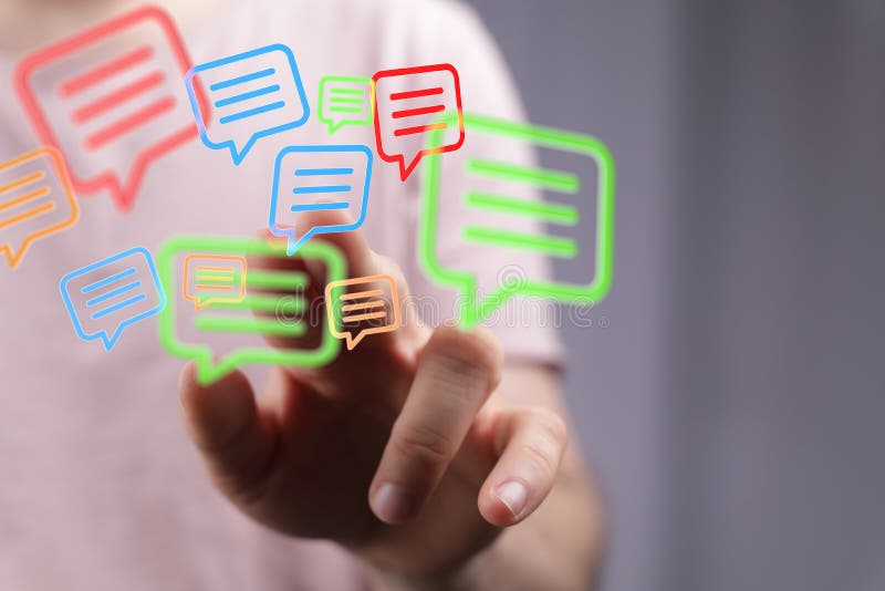 3d de redare a unui om care indică un concept flotant de pictograme de e-mail colorate pentru comunicarea de afaceri stock photo