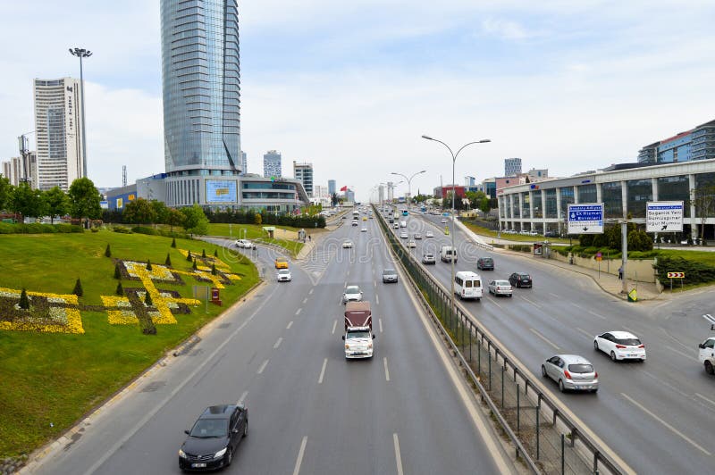 D100 la route Turquie Istanbul Kartal Cevizli, le trafic n'est pas intensive photographie stock libre de droits D100 la route Turquie Istanbul Kartal Cevizli, le trafic n'est pas intensive photographie stock libre de droits