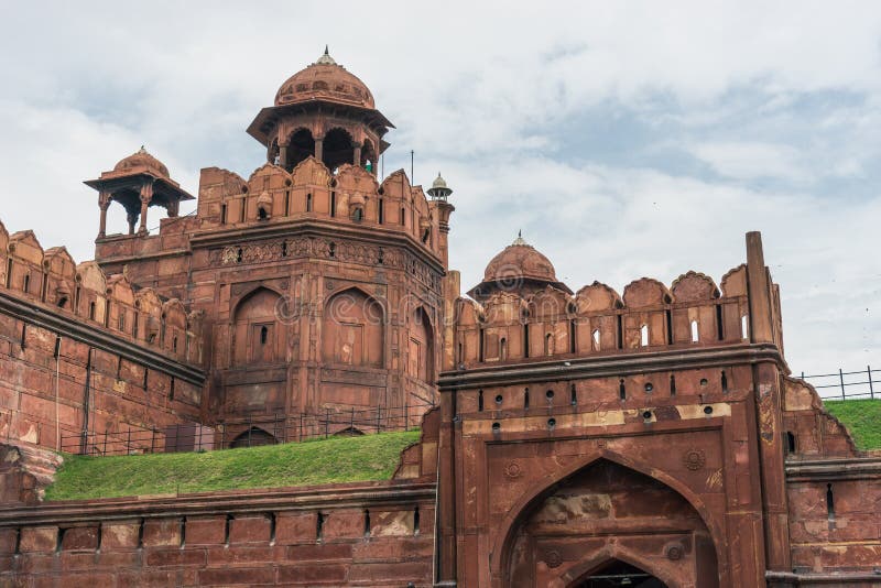 Dôme du fort rouge, point de repère de ville de New Delhi, Inde photos stock Dôme du fort rouge, point de repère de ville de New Delhi, Inde photos stock