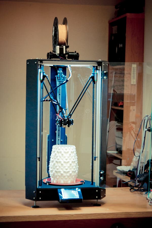 3d printer and object printed on it royalty free stock images