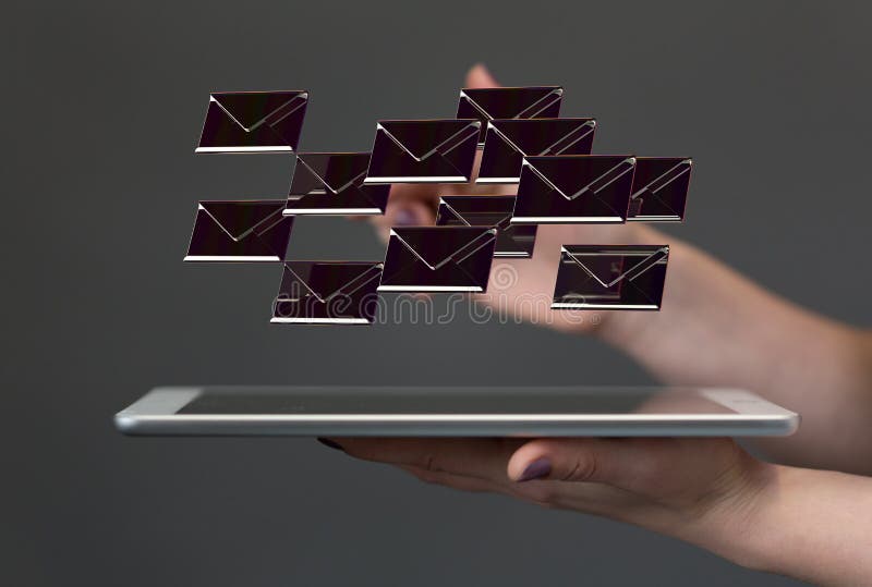 3d redarea pictogramelor de e-mail flotante într-un concept de tabletă pentru comunicarea de afaceri stock photo