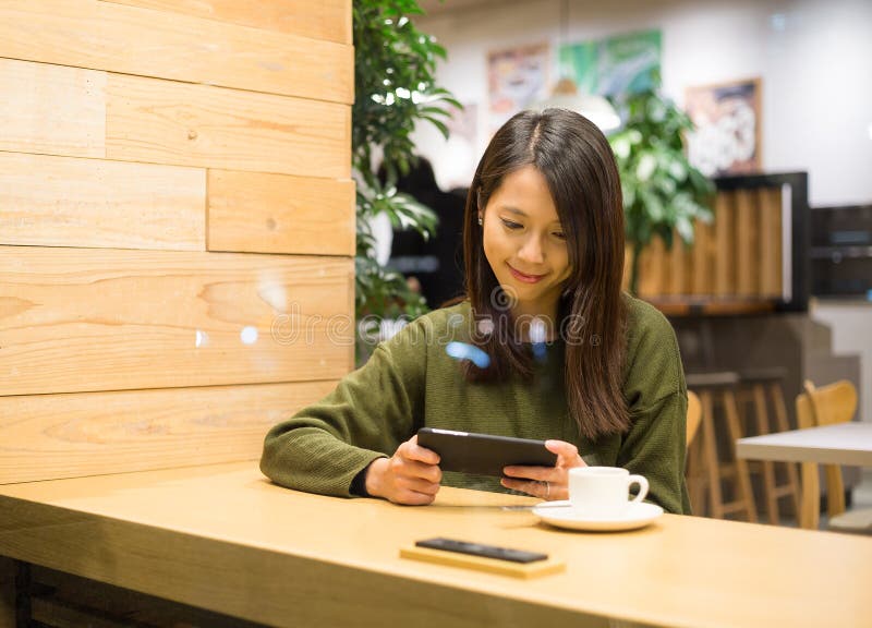 Tática E Estratégia Da Vida Moderna No Conceito Xícara De Café No Tabuleiro  De Xadrez Imagem de Stock - Imagem de café, xadrez: 75207121