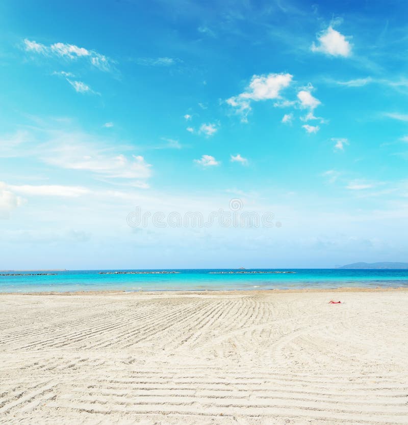 Da solo alla spiaggia fotografie stock libere da diritti Da solo alla spiaggia fotografie stock libere da diritti