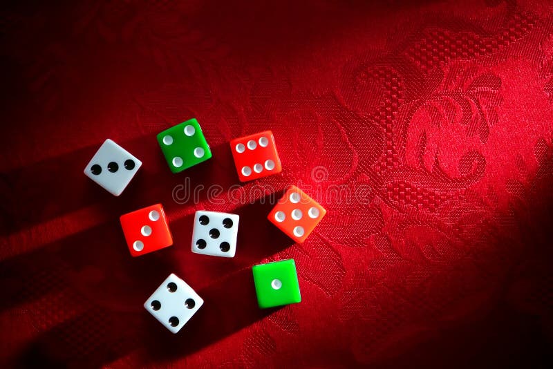 Dadi delle schifezze per il gioco di gioco della fucilazione immagini stock libere da diritti Dadi delle schifezze per il gioco di gioco della fucilazione immagini stock libere da diritti