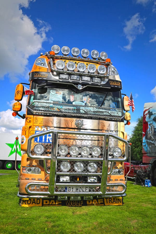 DAF XF 105 510 LKW-Bodybuilding-Licht-Zubehör Redaktionelles Stockfoto
