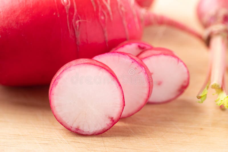 Daikon roșu ridiche legumele organice de pe piața locală asiatică stock photography