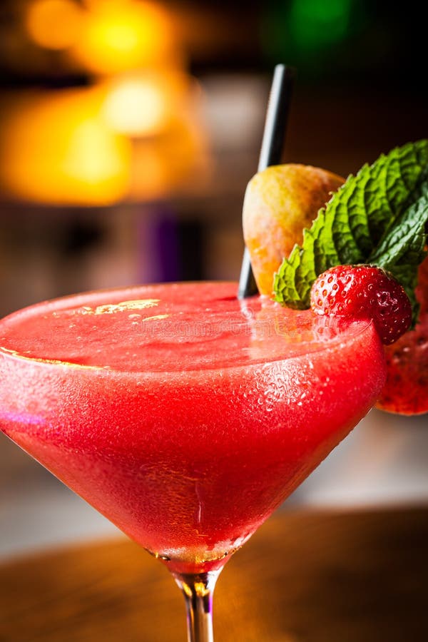 Daiquiri de fraise image stock. Image du froid, club 34306139