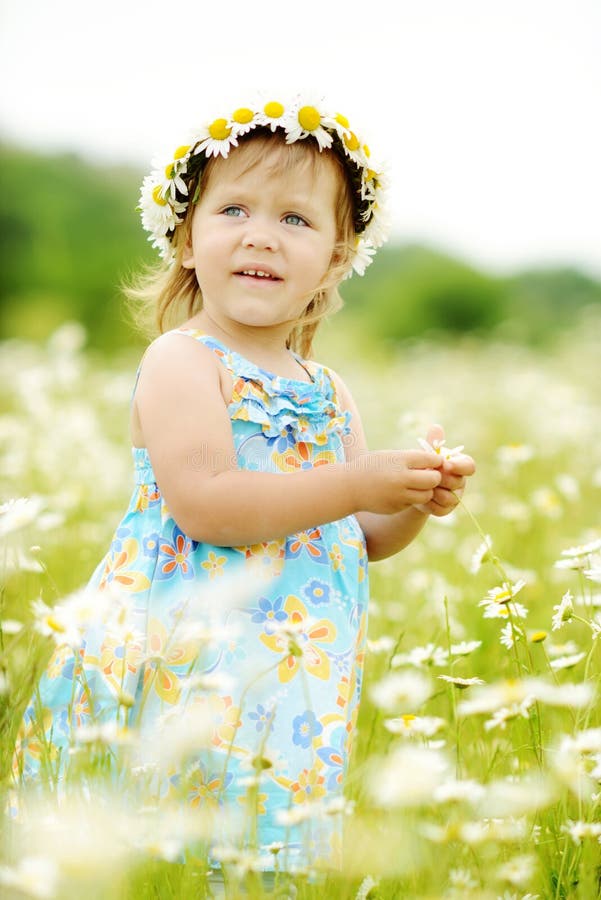 Daisy toddler girl stock image. Image of green, expressive - 31314525