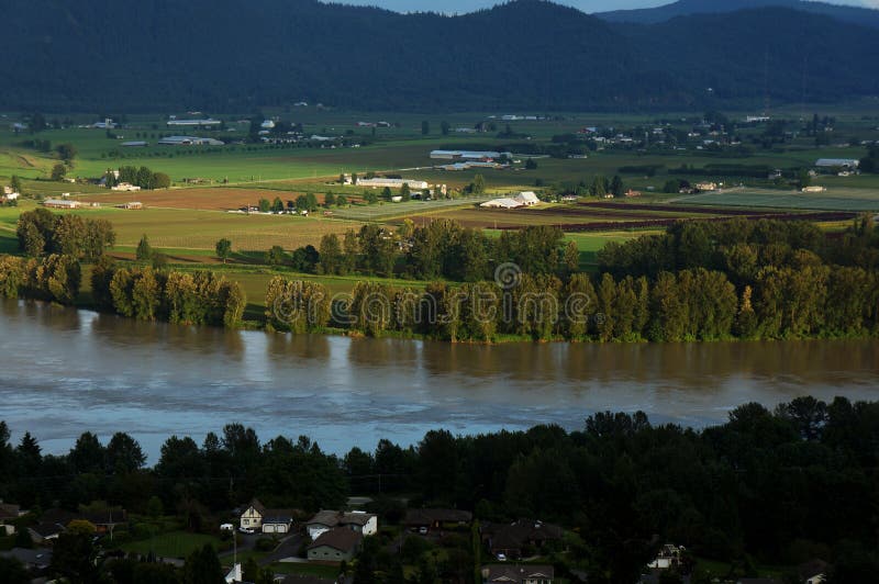 Dal och Fraser River View royaltyfri bild Dal och Fraser River View royaltyfri bild