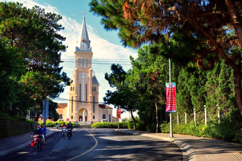 Dalat, Vietnam - 2 maggio 2018: La st Nicholas Cathedral Dalat Cathedral o chiesa del pollo fotografia stock Dalat, Vietnam - 2 maggio 2018: La st Nicholas Cathedral Dalat Cathedral o chiesa del pollo fotografia stock