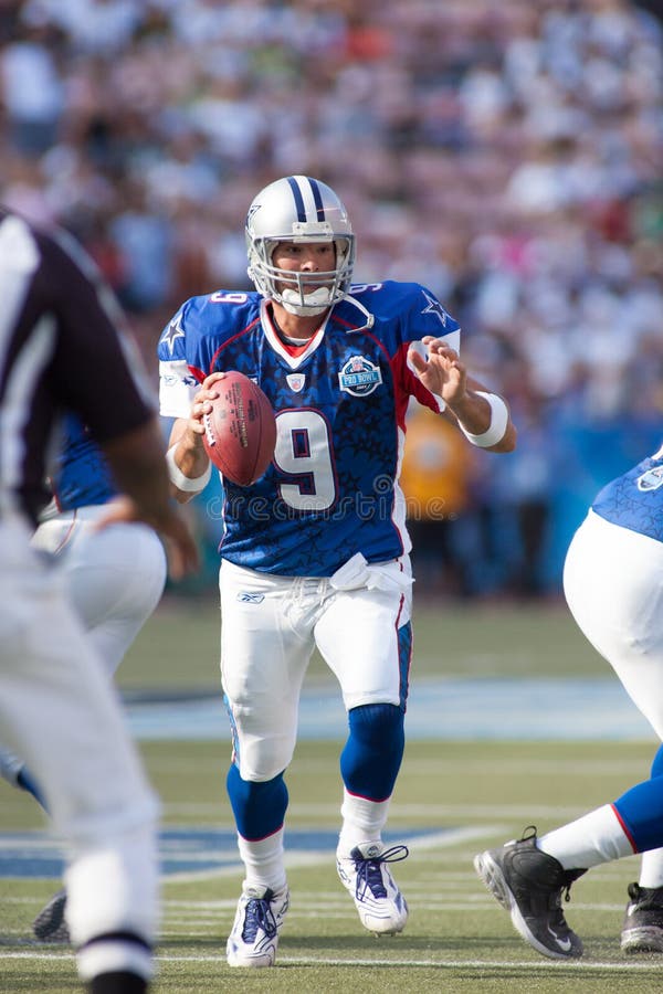 Dallas Cowboys QB Tony Romo in action at the 2007 Pro-Bowl in Aloha Stadium, Honolulu, Hawaii. Game was played February 10, 2007. Dallas Cowboys QB Tony Romo in action at the 2007 Pro-Bowl in Aloha Stadium, Honolulu, Hawaii. Game was played February 10, 2007.