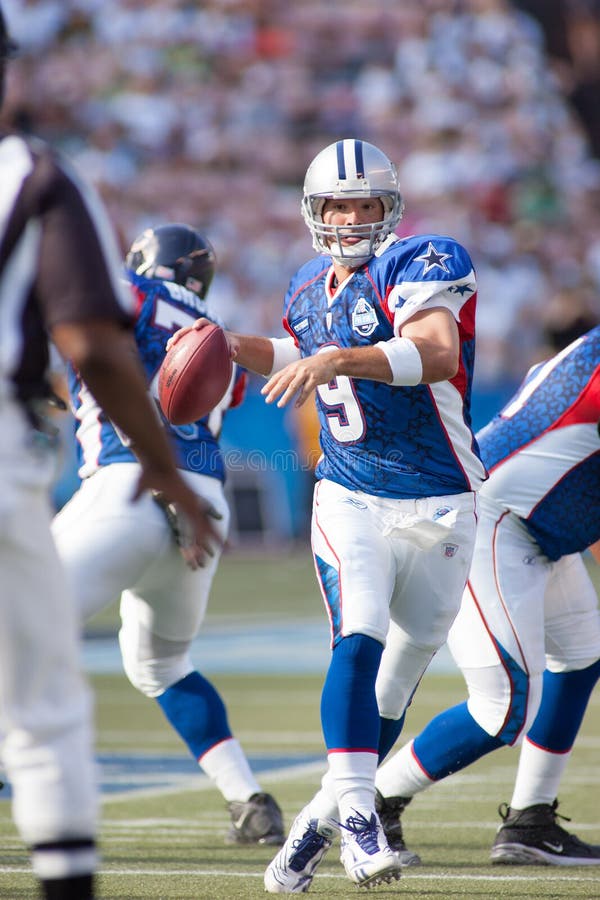 Dallas Cowboys QB Tony Romo in action at the 2007 Pro-Bowl in Aloha Stadium, Honolulu, Hawaii. Game was played February 10, 2007. Dallas Cowboys QB Tony Romo in action at the 2007 Pro-Bowl in Aloha Stadium, Honolulu, Hawaii. Game was played February 10, 2007.