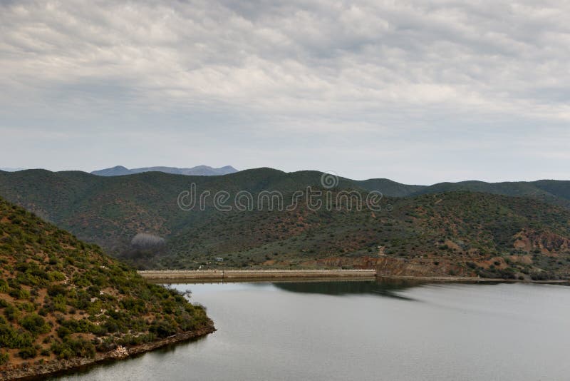 Dam bijna volledig in Calitzdorp stock afbeeldingen Dam bijna volledig in Calitzdorp stock afbeeldingen