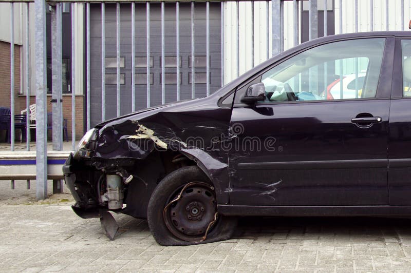 Grondig Zeeslak Keuze Damaged Volkswagen Polo editorial image. Image of auto - 112986750
