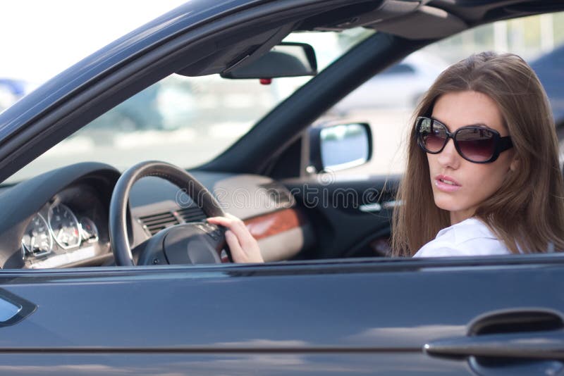 Dame in auto royalty-vrije stock fotografie