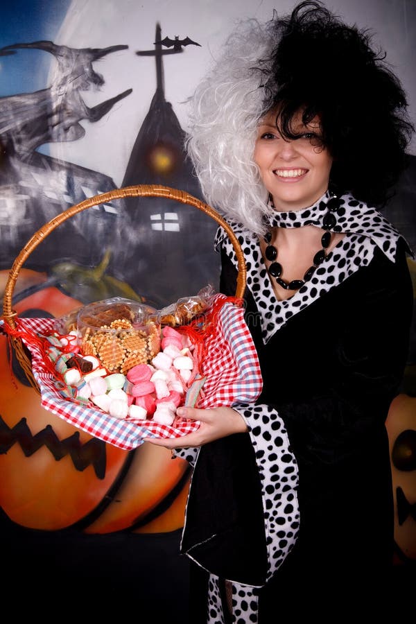 Dame Cruella de vil de Veille de la toussaint photo libre de droits Dame Cruella de vil de Veille de la toussaint photo libre de droits