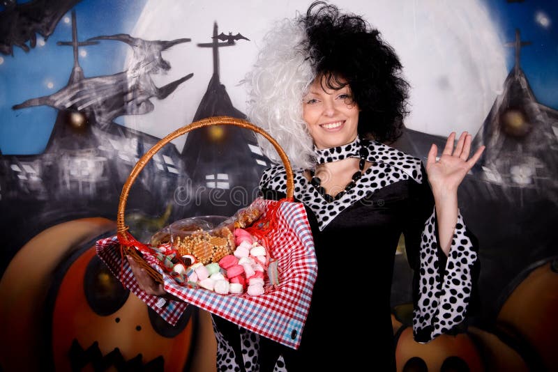 Dame Cruella de vil de Veille de la toussaint photographie stock Dame Cruella de vil de Veille de la toussaint photographie stock