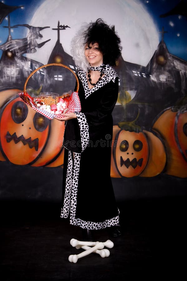 Dame Cruella de vil de Veille de la toussaint photo stock Dame Cruella de vil de Veille de la toussaint photo stock