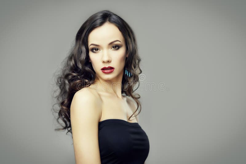 Dame magnifique de brune image stock Dame magnifique de brune image stock