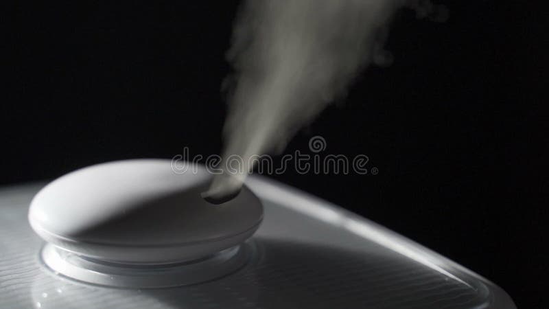 Dampf vom Befeuchter Makro eines Tropfens des Dampfs auf einem Arbeitsluftreiniger