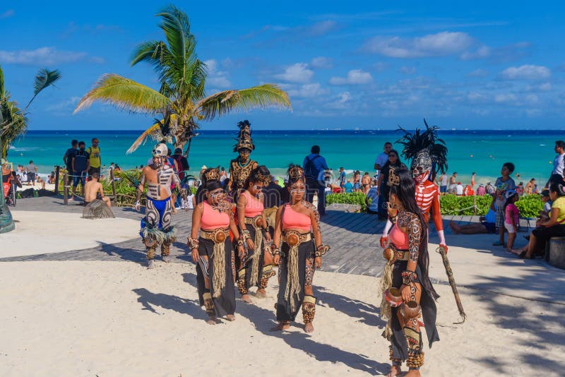 Dancing Maya Indian Girls in Playa Del Carmen, Yukatan, Mexico ...