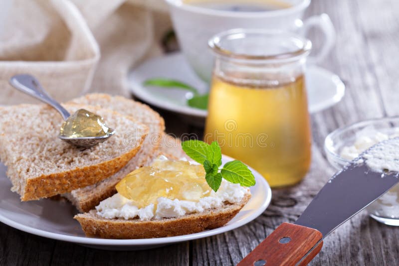 Dandellion jam in a jar