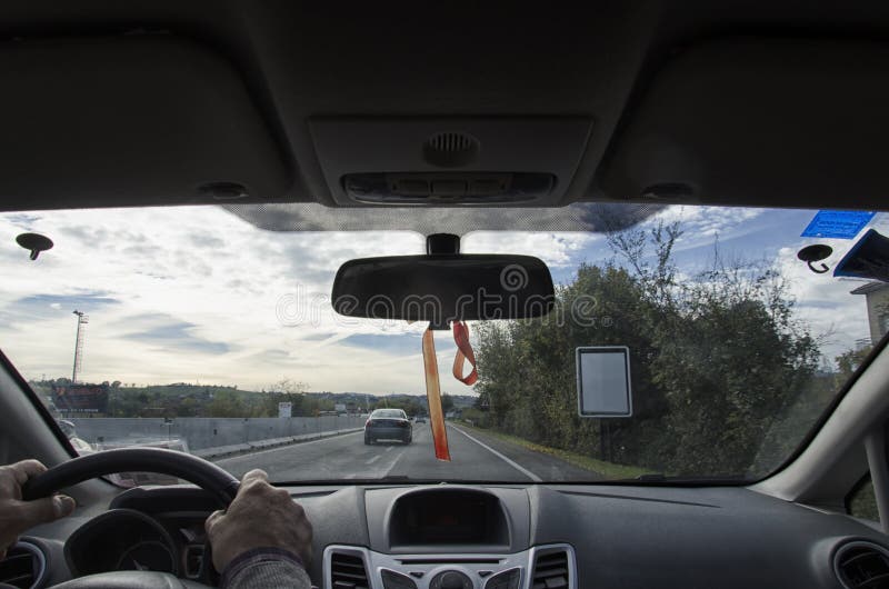 Dangerous overtake on the highway