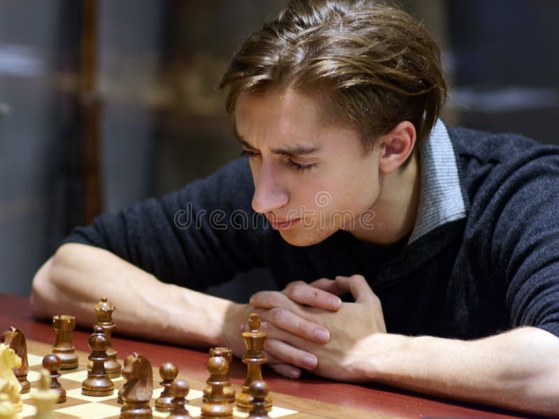 Combine Peter Svidler Contra Daniil Dubov Nos Super-finais Do Campeonato Da  Xadrez Do Russo Fotografia Editorial - Imagem de super, pensar: 106528132