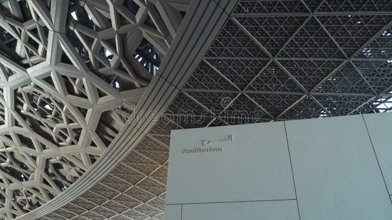 Dans le louvre abu dhabi : un chef-d'oeuvre de l'architecture moderne clips vidéos