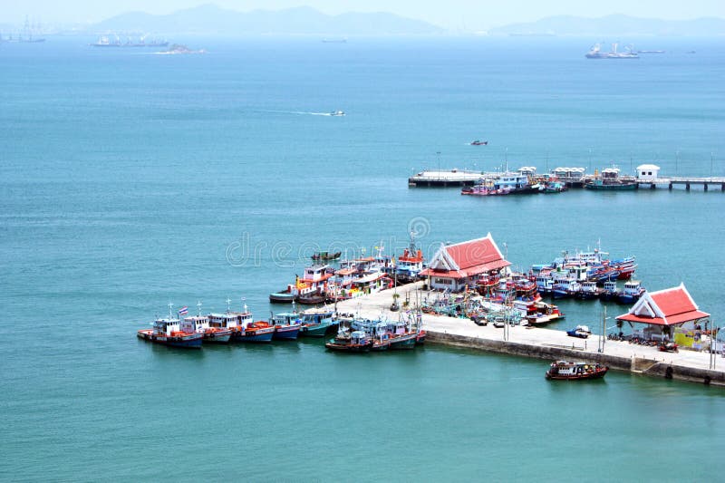 Dans le port à l'île de Srichang chez Chonburi, la Thaïlande images libres de droits Dans le port à l'île de Srichang chez Chonburi, la Thaïlande images libres de droits