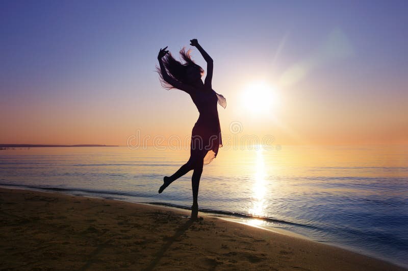 Dansen bij zonsondergang stock fotografie