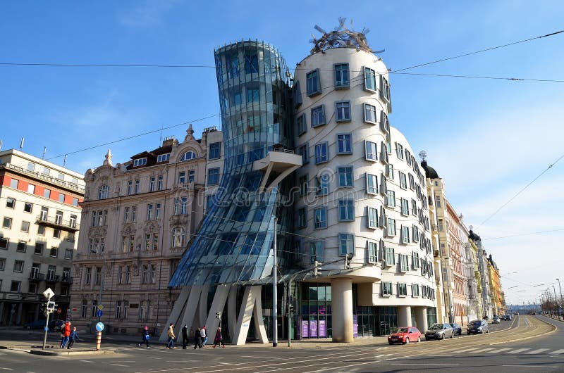 Dansa hus, Prague royaltyfria bilder