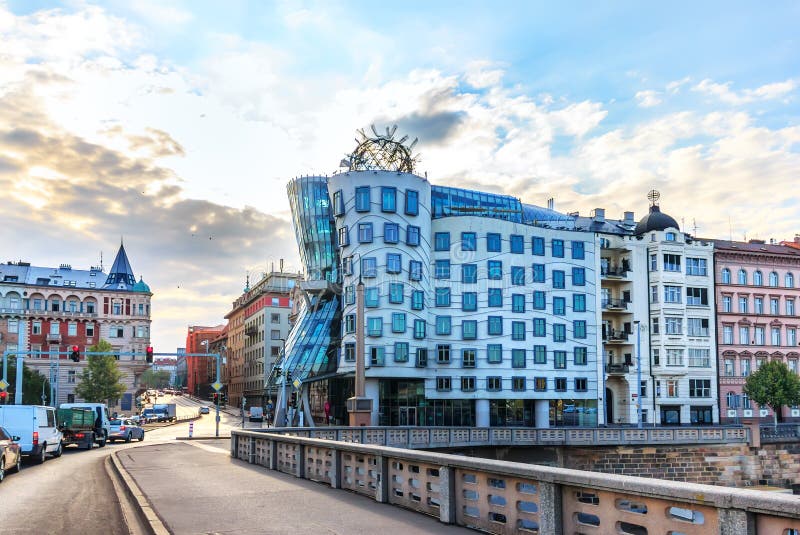 Dansa huset av Prague, Tjeckien, inga personer royaltyfri bild
