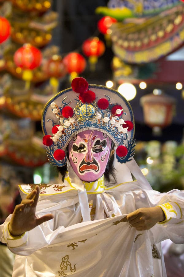 Danse chinoise d'acteur de masque