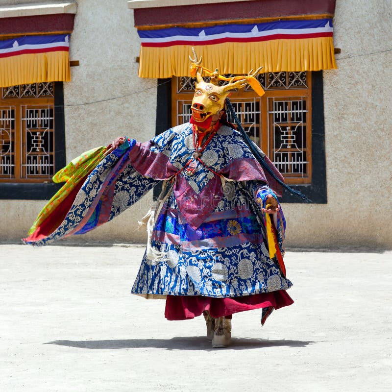 Danse de Cham dans Lamayuru Gompa dans Ladakh, Inde du nord image stock Danse de Cham dans Lamayuru Gompa dans Ladakh, Inde du nord image stock