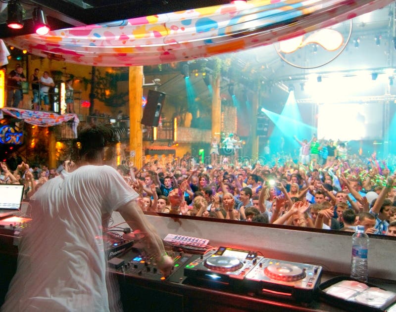 Danse DJ Ibiza de gens de réception
