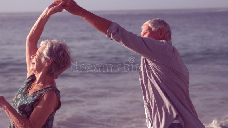 Danse supérieure mignonne de couples