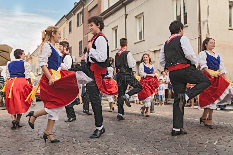 Danse traditionnelle italienne photographie stock Danse traditionnelle italienne photographie stock