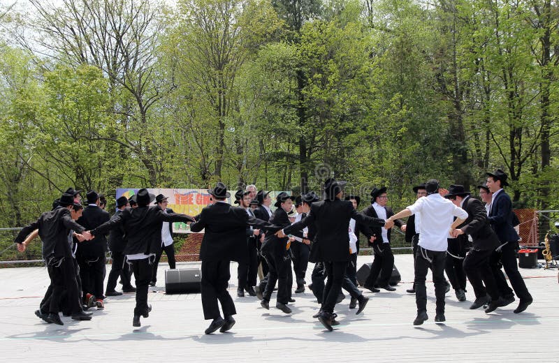 Dansende Joodse Studenten royalty-vrije stock afbeeldingen Dansende Joodse Studenten royalty-vrije stock afbeeldingen