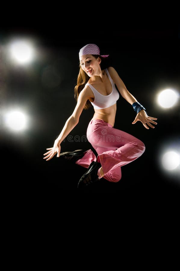 Femme De Danse Dans Le Type De Rue Photo stock - Image du ...