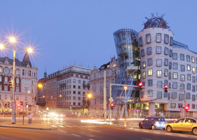 Danshus prague royaltyfri bild