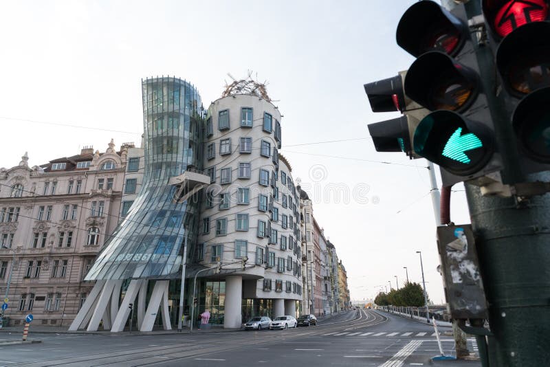 Danshuset i Prague royaltyfria bilder
