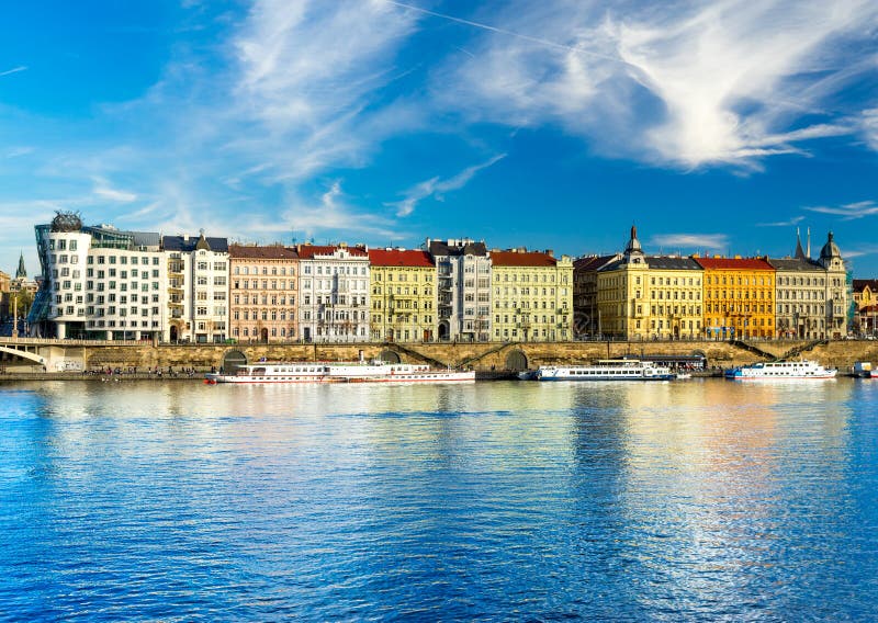 Danshuset, Prague, Tjeckien arkivfoto