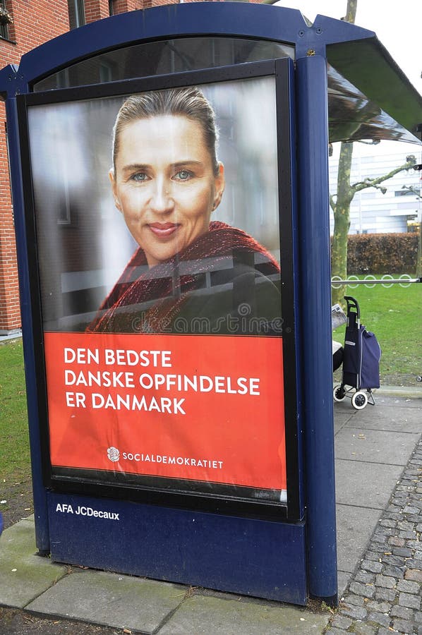 DANSKA PENSIONÄRER PÅ BUSSÖVERKANTEN royaltyfri bild DANSKA PENSIONÄRER PÅ BUSSÖVERKANTEN royaltyfri bild