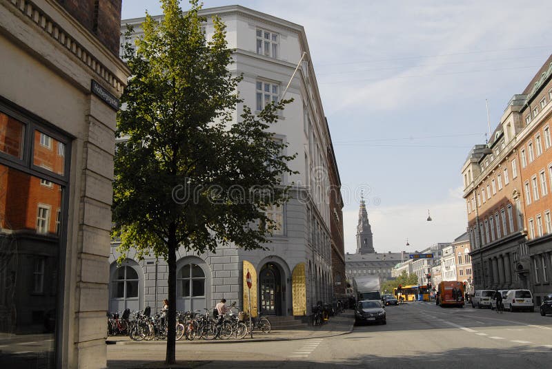 DANSKT DEPARTEMENT FÖR HÄLSA OCH PENSIONÄRER royaltyfri bild DANSKT DEPARTEMENT FÖR HÄLSA OCH PENSIONÄRER royaltyfri bild