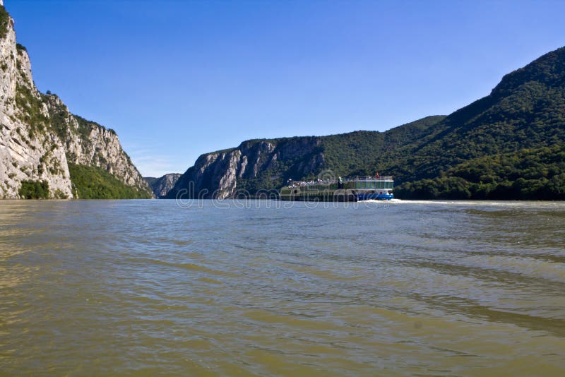Danubio un fiume sul il grande bollitori (rumeno).