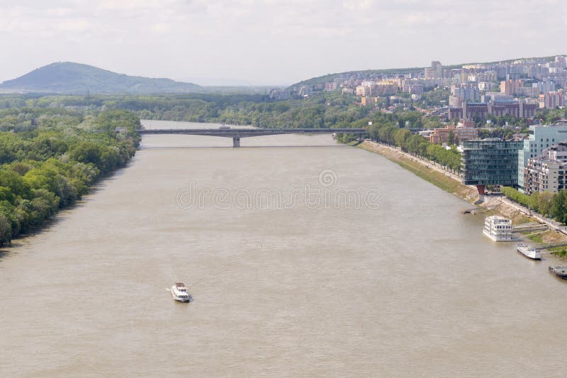 Bratislavou preteká Dunaj, druhá najväčšia rieka v Európe