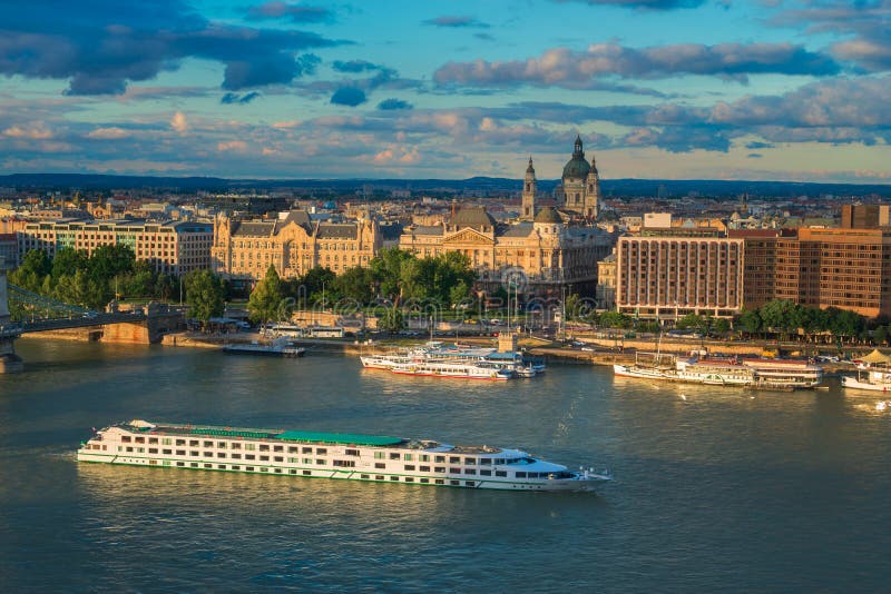 Danube River kryssning arkivfoton