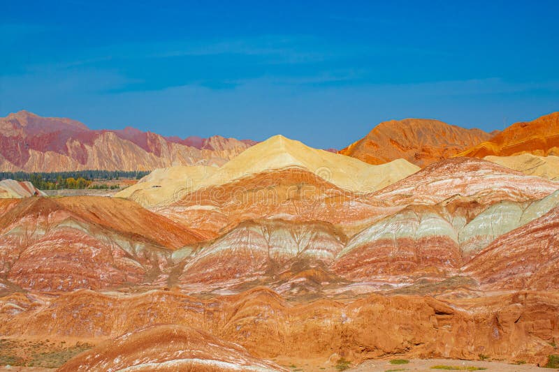 Danxia landform in gansu china znany również jako cukierki oczne zhangye. obraz tła z miejscem do kopiowania tekstu