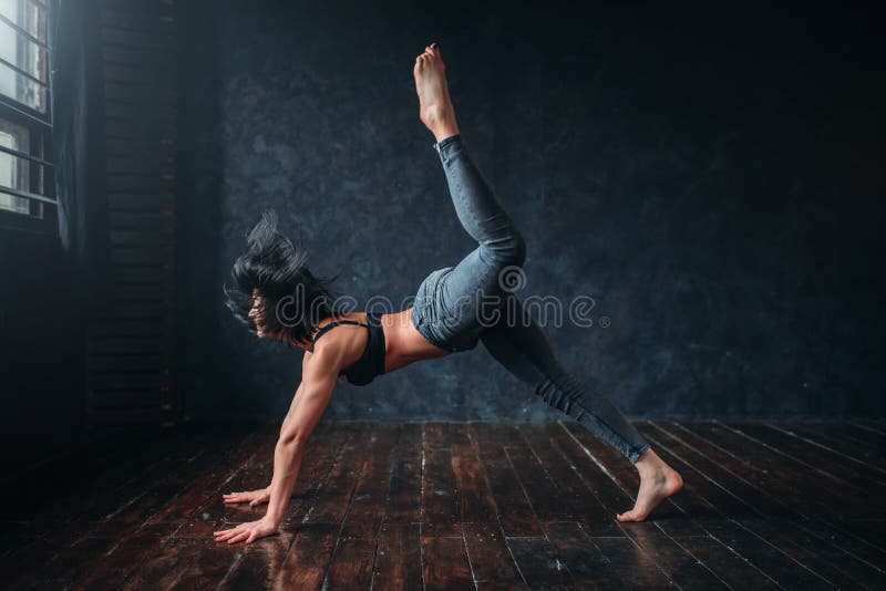 Danza contemporánea, bailarín de sexo femenino, baile del contemp foto de archivo Danza contemporánea, bailarín de sexo femenino, baile del contemp foto de archivo